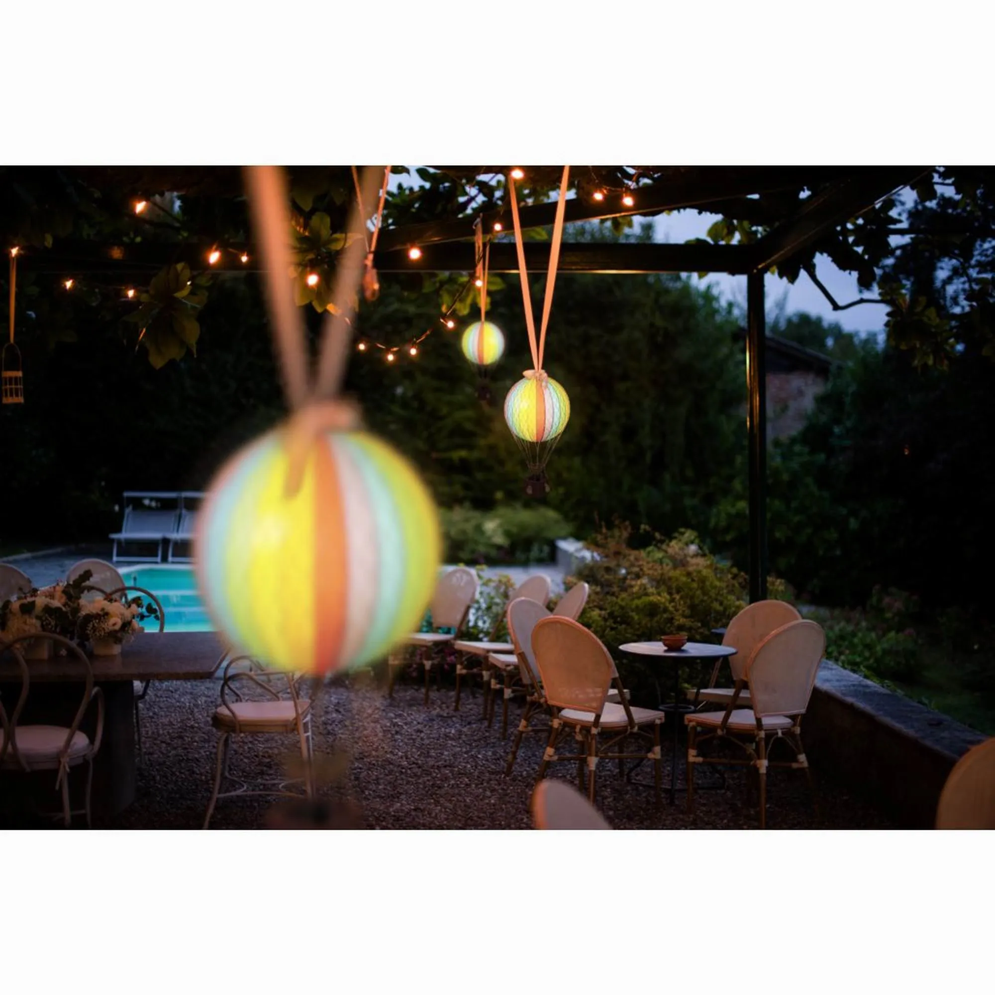 Authentic Models	Travel Light Led. True Red – 30CM